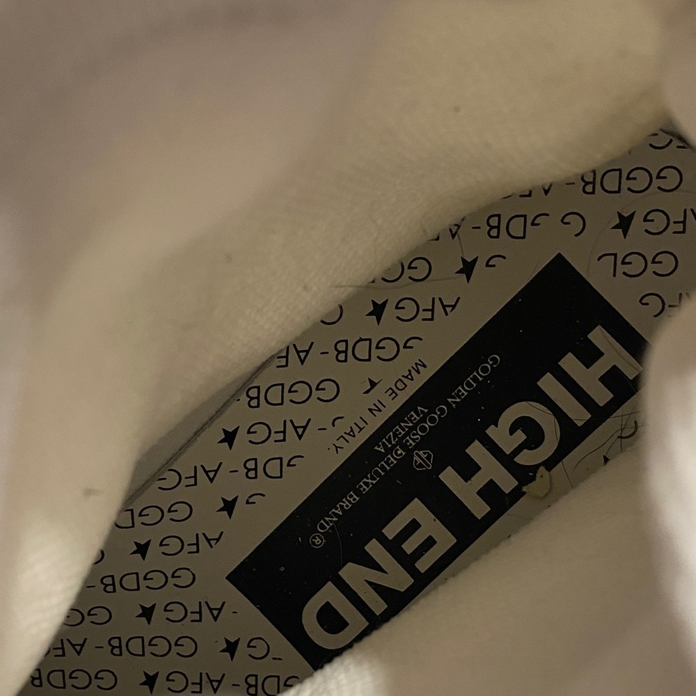 Golden Goose Cream Sneakers with Gold Detail - Picture 7 of 12